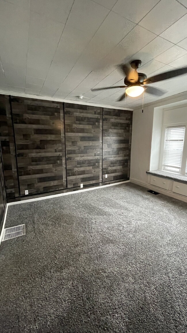 Building Photo - Cozy, Updated 1-Bed Apartment Near Downtown Sharon with In-Unit Laundry!