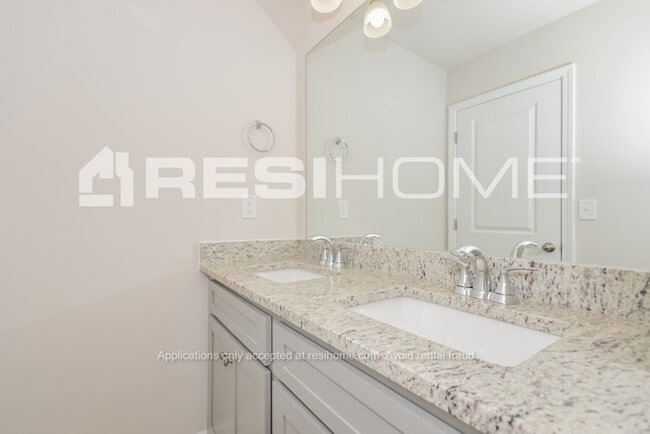 Building Photo - 3038 Faireno Pl