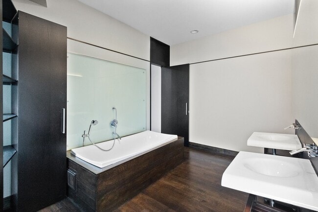 Building Photo - 44 E Cedar St