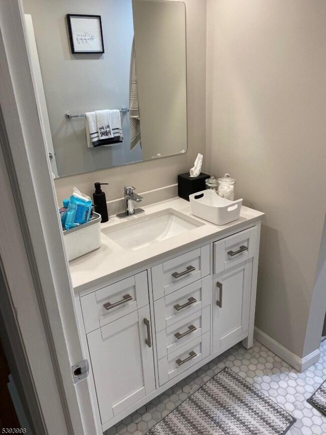 Building Photo - 549 Broughton Ave