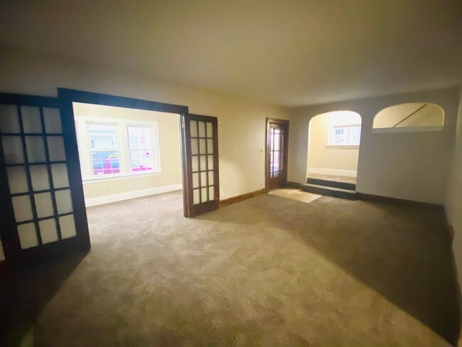 Building Photo - 1401 Ridgeway Pl NW