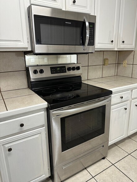 Kitchen - 412 Cane Dr