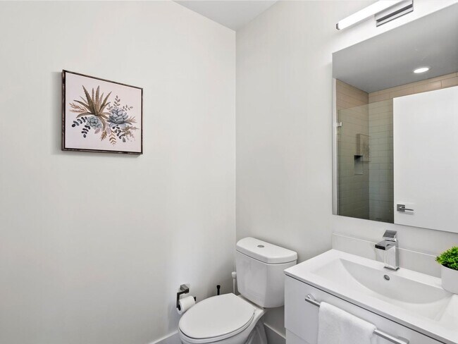 Building Photo - Luxury 3-Bed, 3.5-Bath Denver Home with Ro...