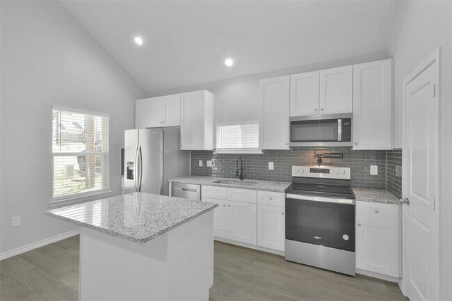 Building Photo - 352 Westchase St