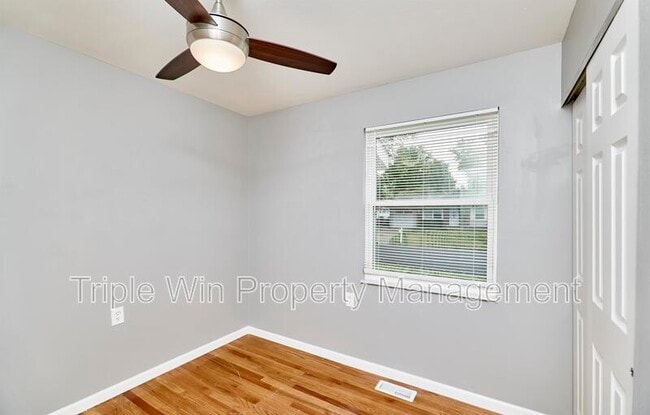 Building Photo - 2325 Golfway St