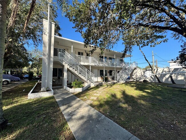 Building Photo - 251 Hibiscus Dr