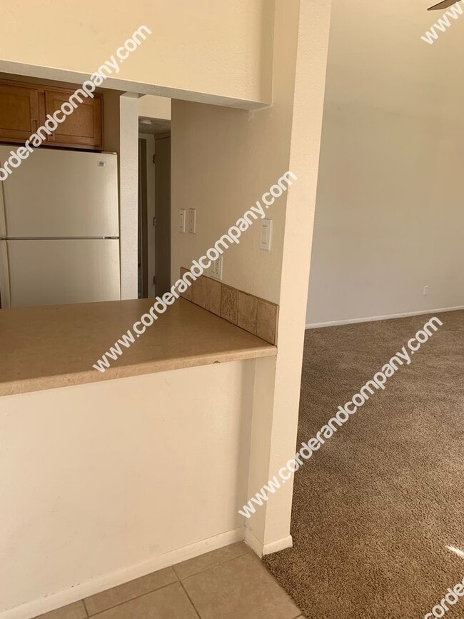 Building Photo - Beautiful Upstairs Condo, Spacious 2 Bedroom 1.5 Bathroom and 928 Sq Ft. In Nice Community, The P...