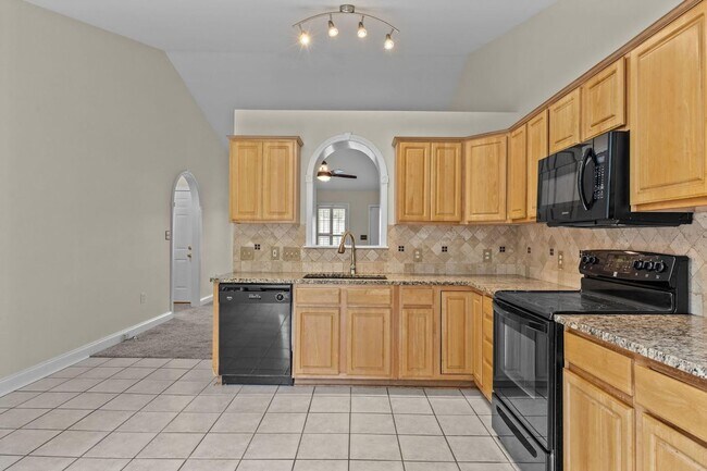 Building Photo - Highly desirable St Andrews subdiv. 3 bed,...