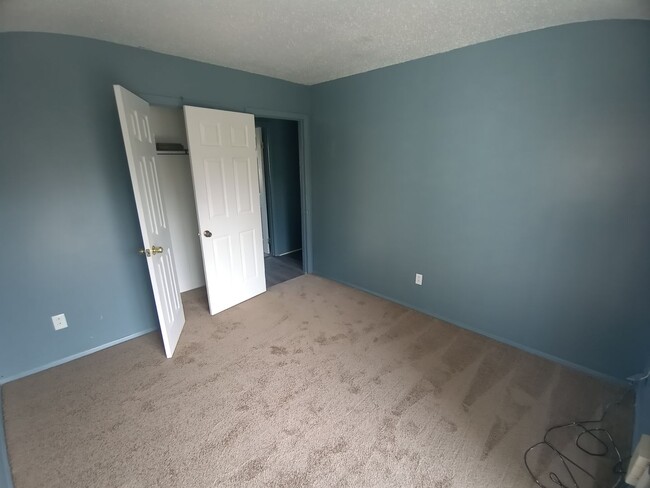 Building Photo - 3 bedroom, 2.5 bath single family home in ...