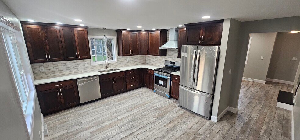Building Photo - 4138 Highview Pky