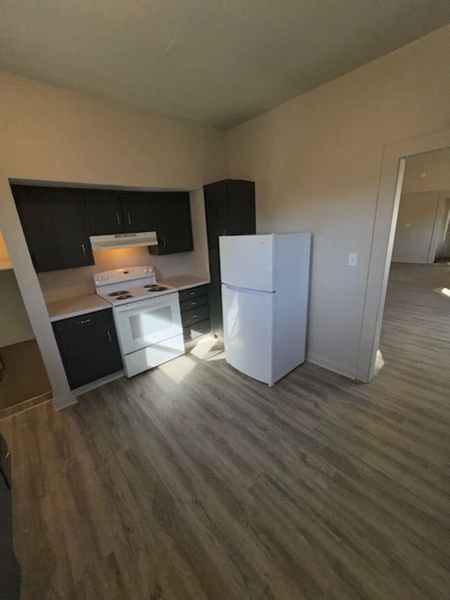 Building Photo - 14 W Tennessee St