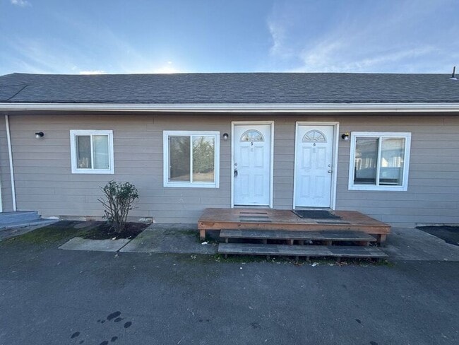 Building Photo - 3357 Portland Rd NE