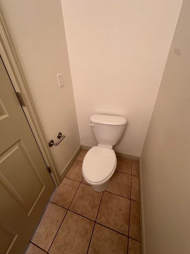 Building Photo - GET $1000 OFF THE FIRST MONTHS RENT!!!