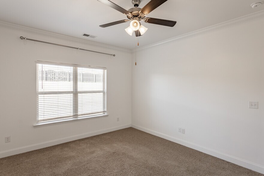 Building Photo - 308 River Rock Dr