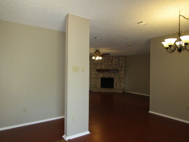Building Photo - 7612 Islander Dr