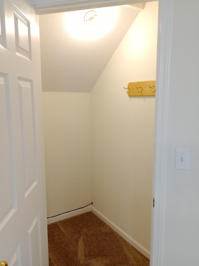 Building Photo - 702 Upland Creek Rd