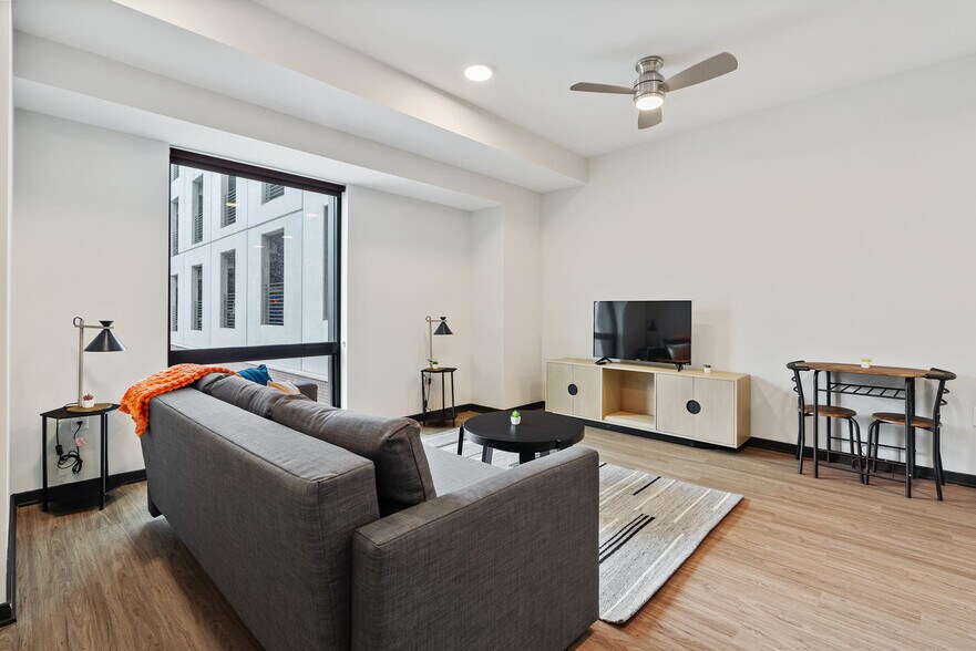 Building Photo - 423 E Michigan St