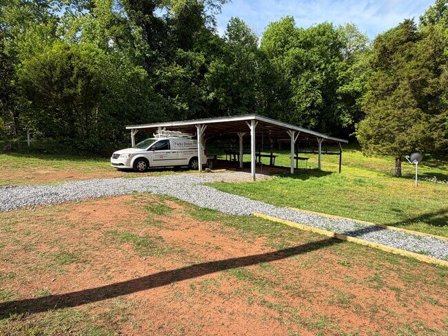 Building Photo - Hamptonville - HWY 901 - 3 Bedroom/ 1 Bathroom