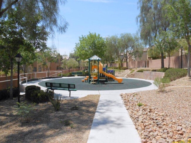 Building Photo - Beautiful Spacious 2 Story Home in Northwest