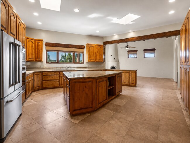 Building Photo - 61 Paseo Del Antilope