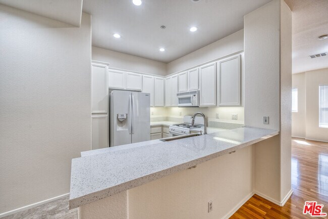 Building Photo - 1133 Jewett Dr