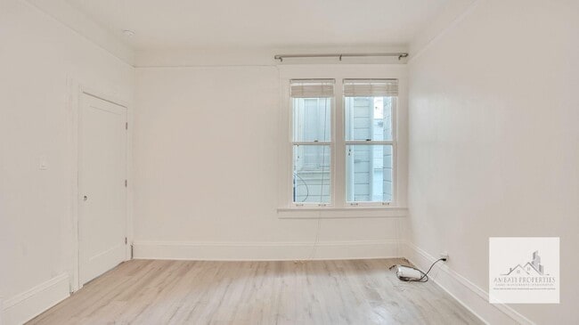 Building Photo - 2610-2612-2612 Greenwich St