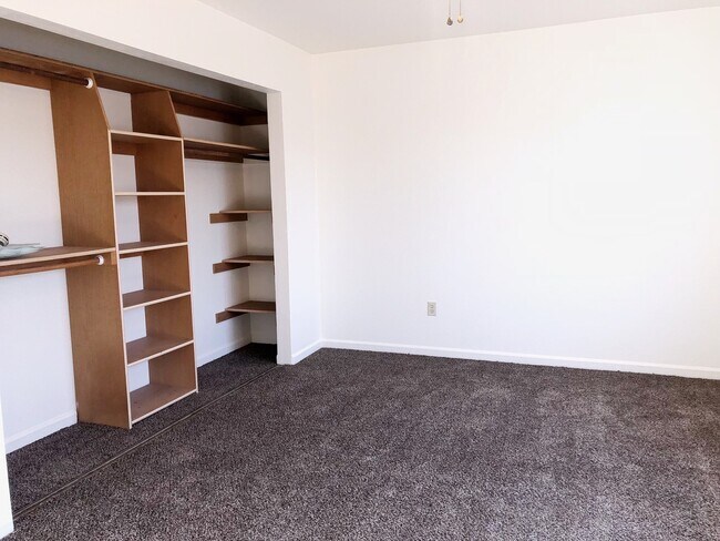 Building Photo - 1103 Broaddus St