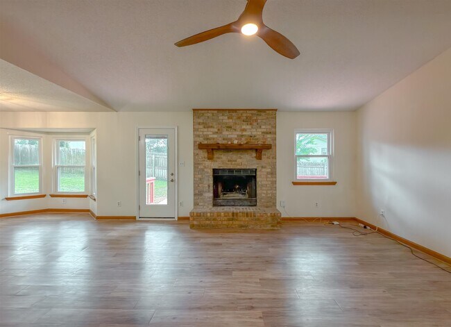 Building Photo - 776 Lupine Ln