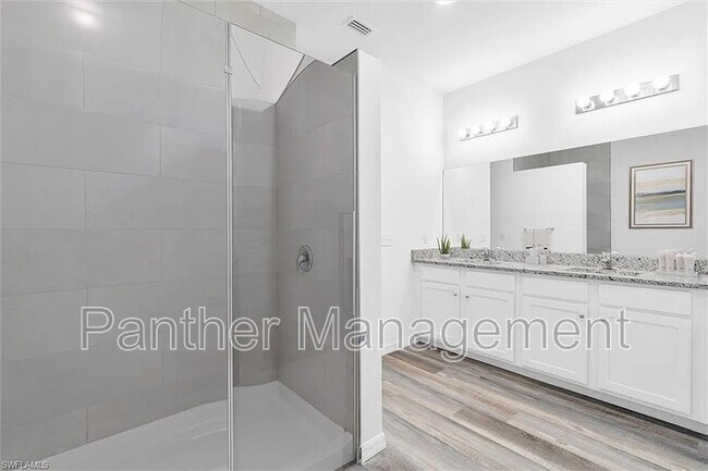 Building Photo - 422 NE 20th Terrace