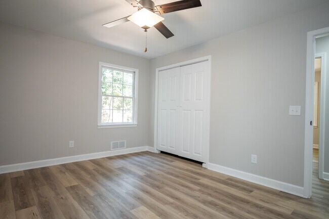 Building Photo - 1051 Crooked Creek Rd