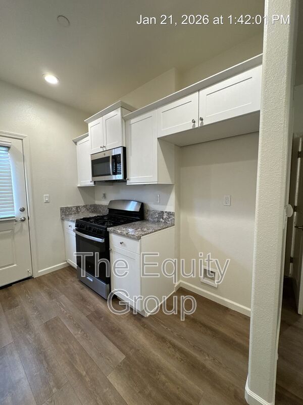 Building Photo - 414 S Summit St