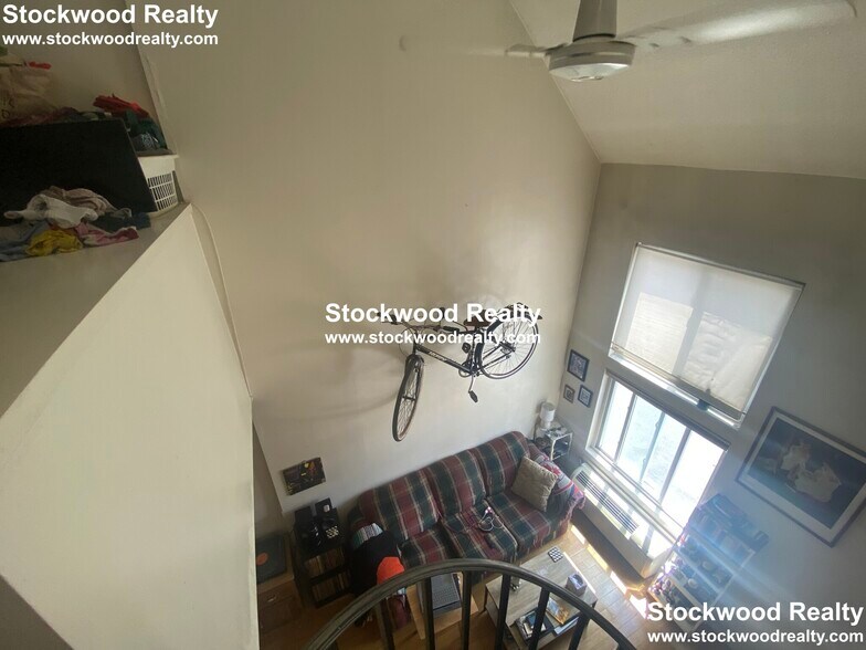 Building Photo - 382 Dorchester St