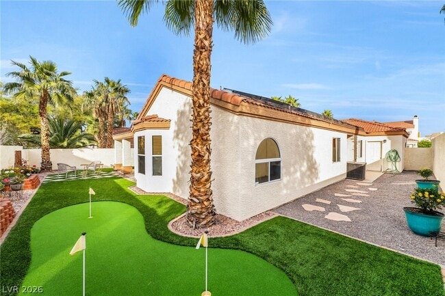 Building Photo - 17 Sandwedge Dr