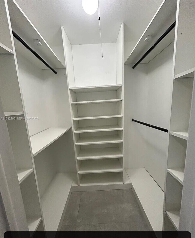 Building Photo - 2197 SE Shelter Dr