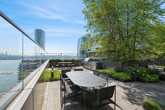 Building Photo - 75 Park Ln S