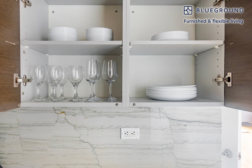 Building Photo - 360 E 65th St