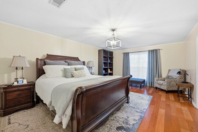 Building Photo - 7477 Baywoods Ln