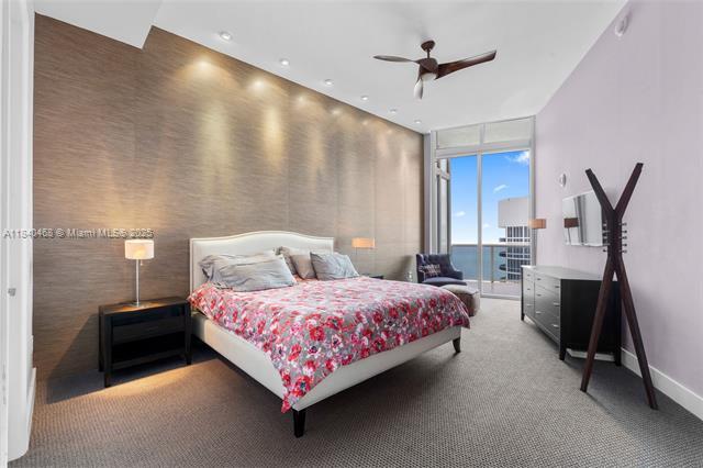 Building Photo - 16001 Collins Ave