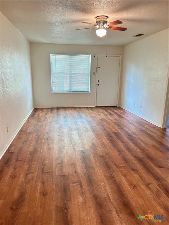 Building Photo - 1051 Country Club Dr