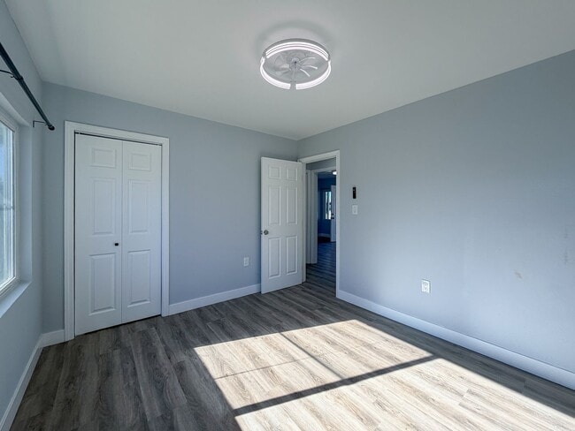 Building Photo - 502-504 E Hemlock- LT