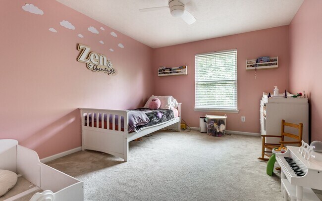 Building Photo - Spacious 5-Bed Home with In-Law Suite, Fin...