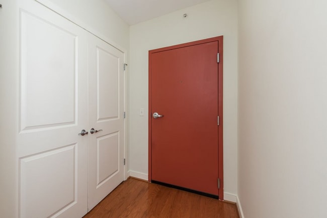 Building Photo - LARGE 1 Bedroom/1 Bathroom with Balcony in Bustling Mount Vernon Triangle!!