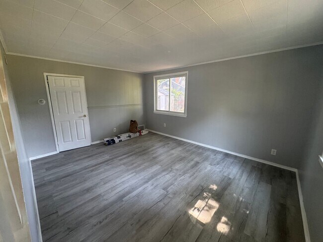 Building Photo - 125 Woodlawn Cir