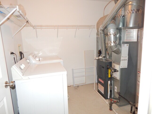 Building Photo - 5612 Wildspring Dr