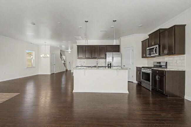 Building Photo - Spacious 4-Bedroom Home w/ Loft
