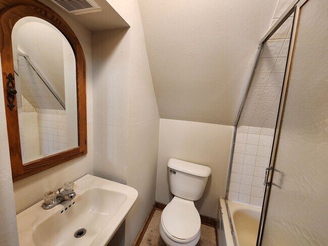 Building Photo - 705 E Montgomery St