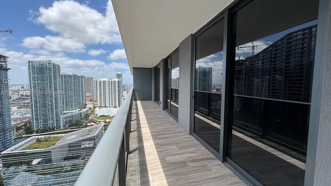 Building Photo - 801 S Miami Ave