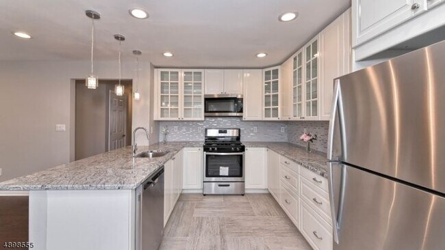 Building Photo - 44 Greenbrook Dr