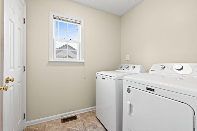 Building Photo - Beautiful Ranch Home with Large Fenced in Yard - Willow Spring - Available July 1st!