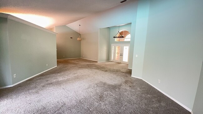 Building Photo - For Rent: A dazzling 5-bedroom, 3-bathroom...
